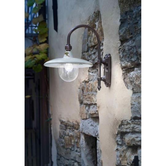 festett bontott tegla mediterran epitoanyag fal lampa vilagitas vizallo kereamia olasz toszkan provence provance mediterran lakberendezes.JPG